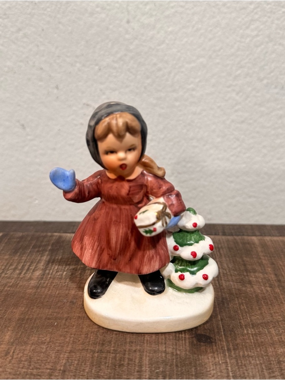 Napcoware Vintage Christmas Cermaic Figure Girl with present
